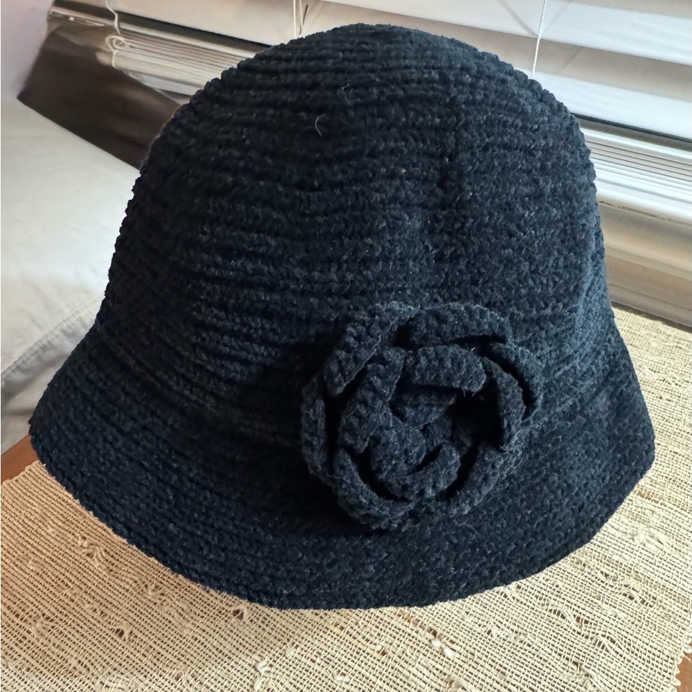 Ann Taylor Black Bucket Hat with Rosette Detail - Picture 1 of 15